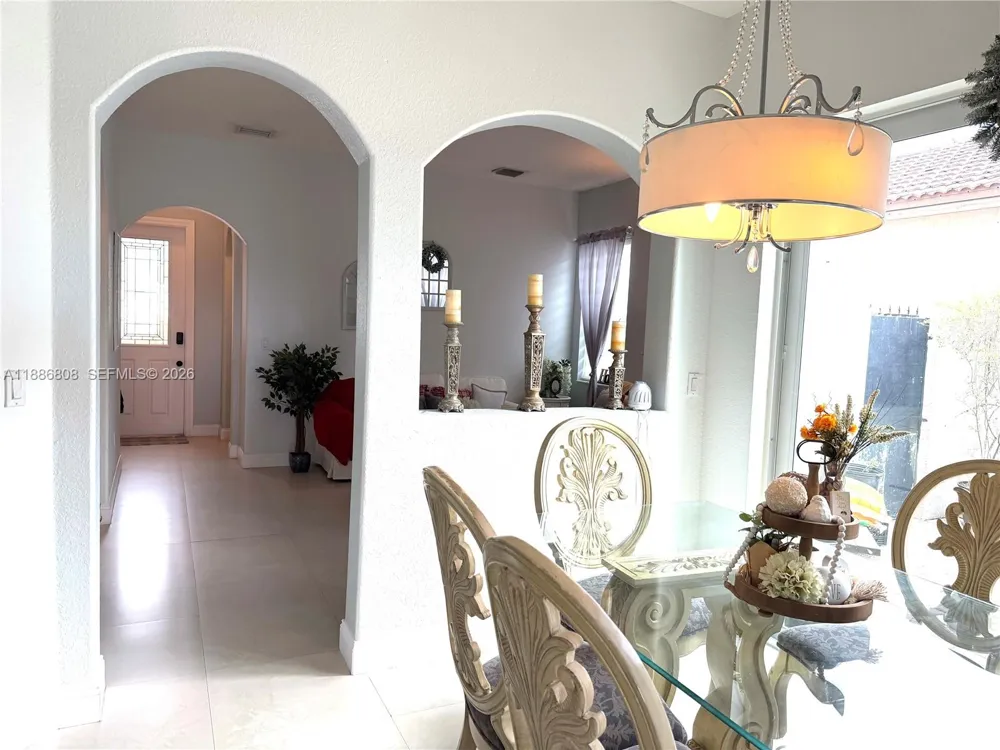 18247 NW 88th Pl Hialeah, FL 33018