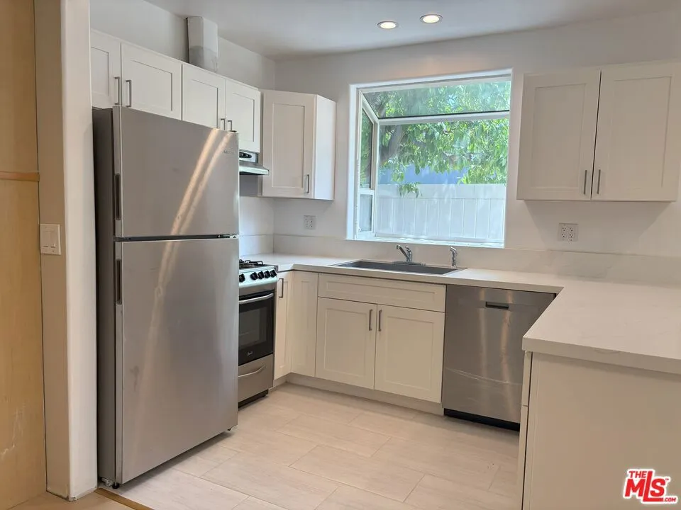 16699 Morrison Street Encino, CA 91436