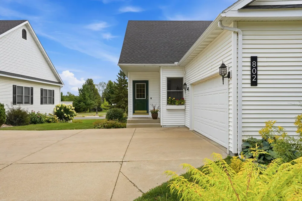 802 Saint Lawrence Drive Northfield, MN 55057
