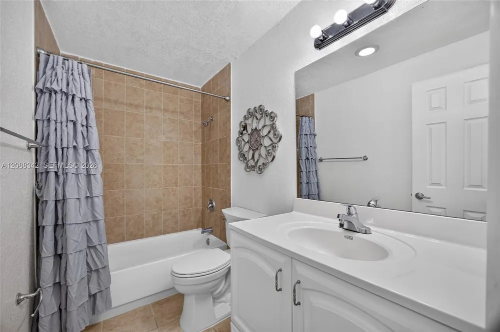 2715 NE 49th St #103 Fort Lauderdale, FL 33308