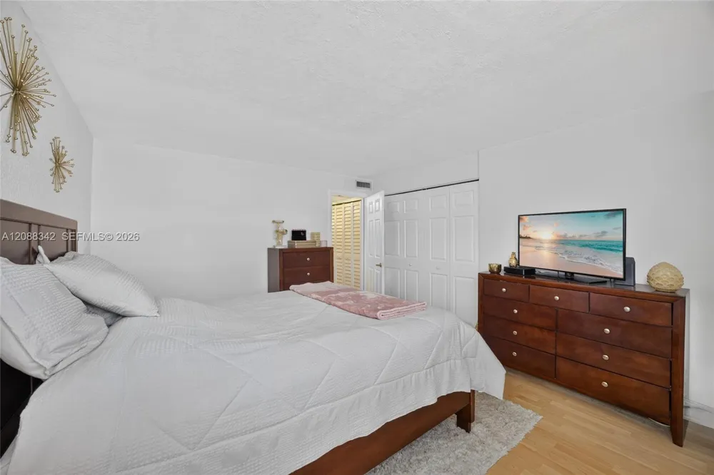 2715 NE 49th St #103 Fort Lauderdale, FL 33308