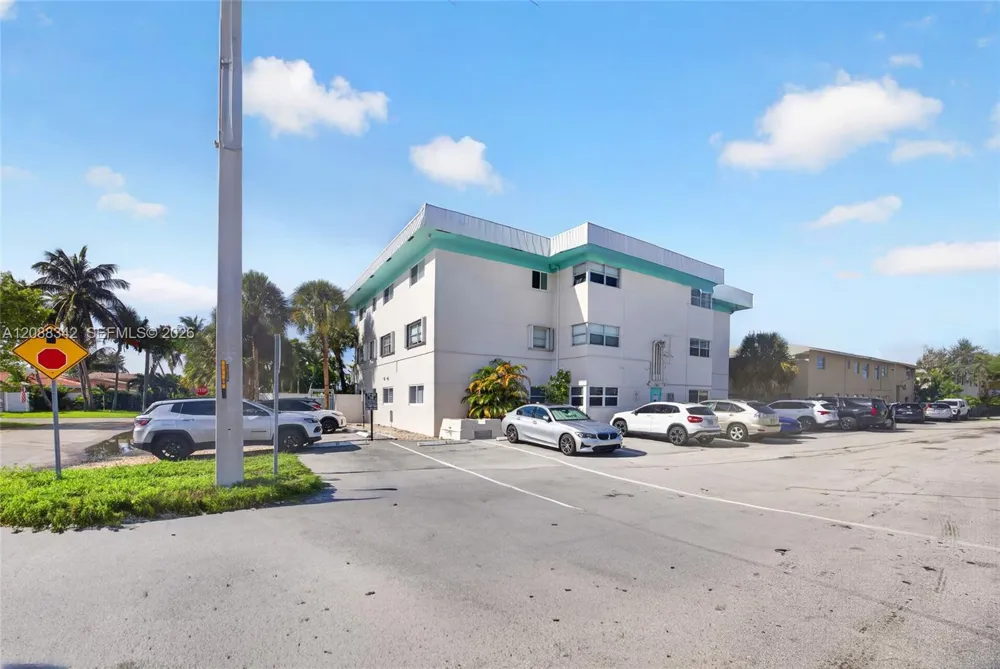 2715 NE 49th St #103 Fort Lauderdale, FL 33308
