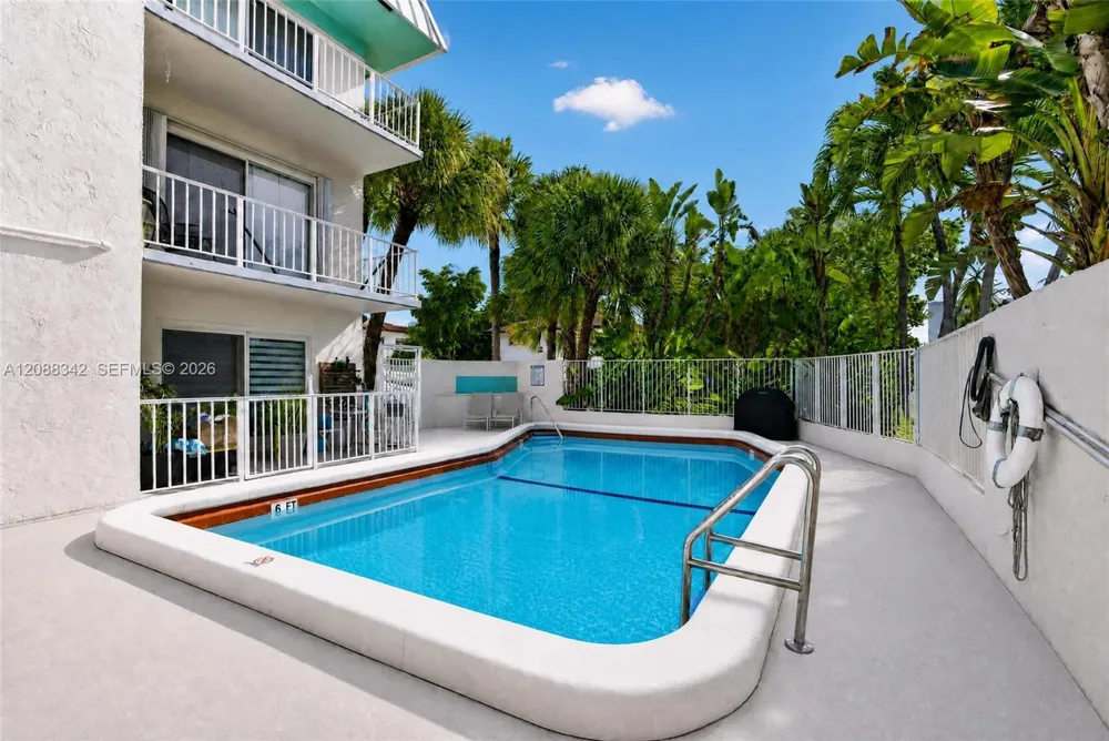 2715 NE 49th St #103 Fort Lauderdale, FL 33308