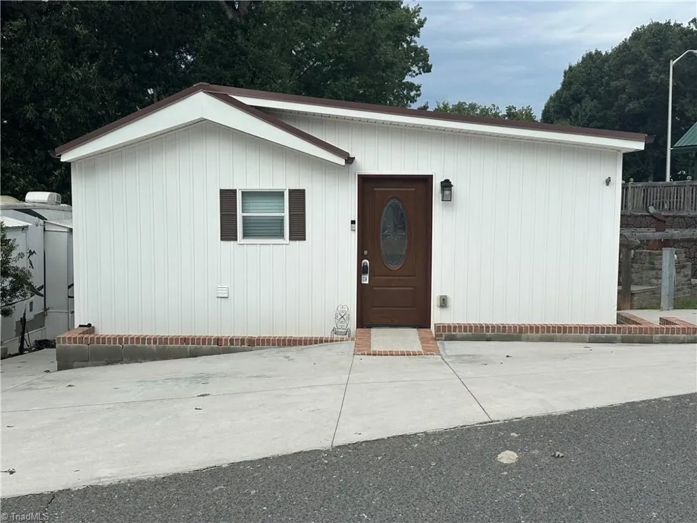 106 Deerfield Drive New London, NC 28127