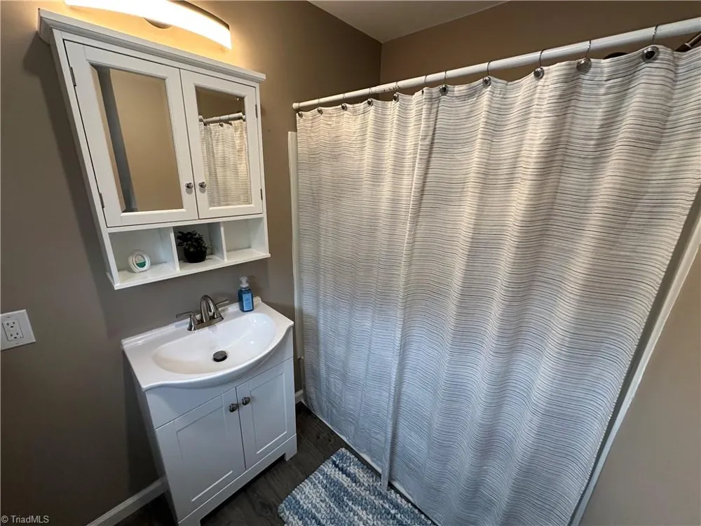 106 Deerfield Drive New London, NC 28127