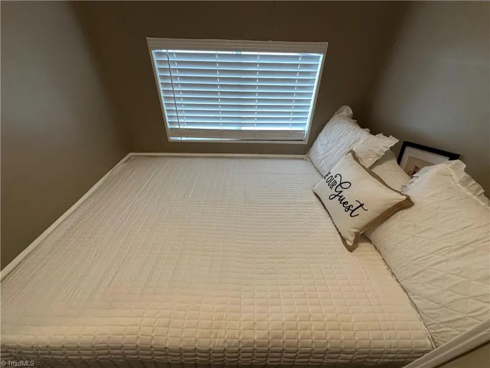 106 Deerfield Drive New London, NC 28127