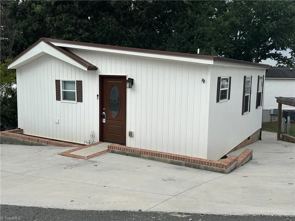 106 Deerfield Drive New London, NC 28127