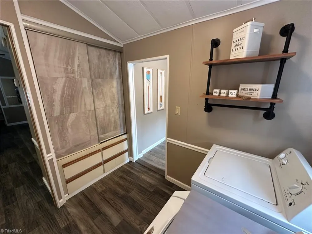 106 Deerfield Drive New London, NC 28127