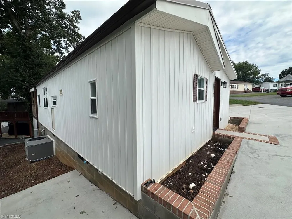 106 Deerfield Drive New London, NC 28127