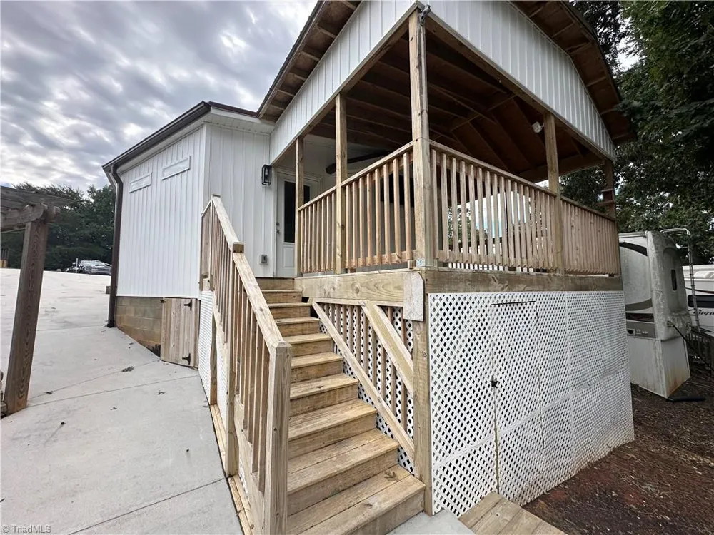 106 Deerfield Drive New London, NC 28127