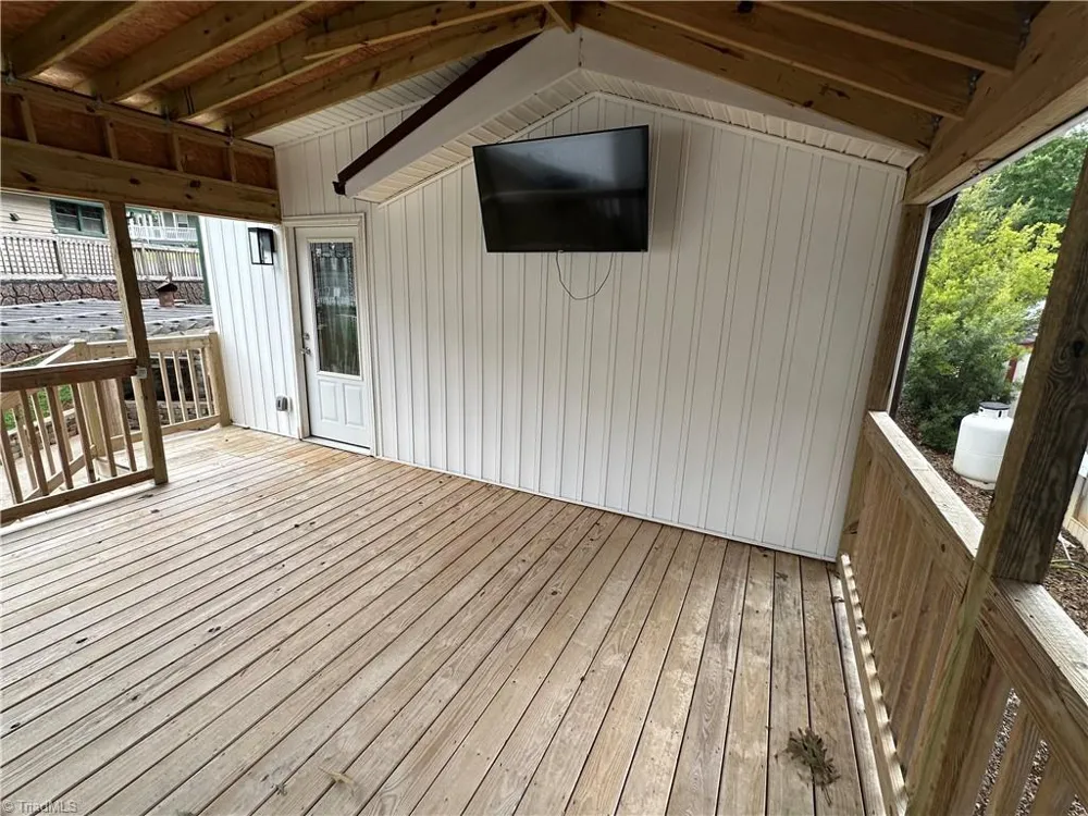 106 Deerfield Drive New London, NC 28127