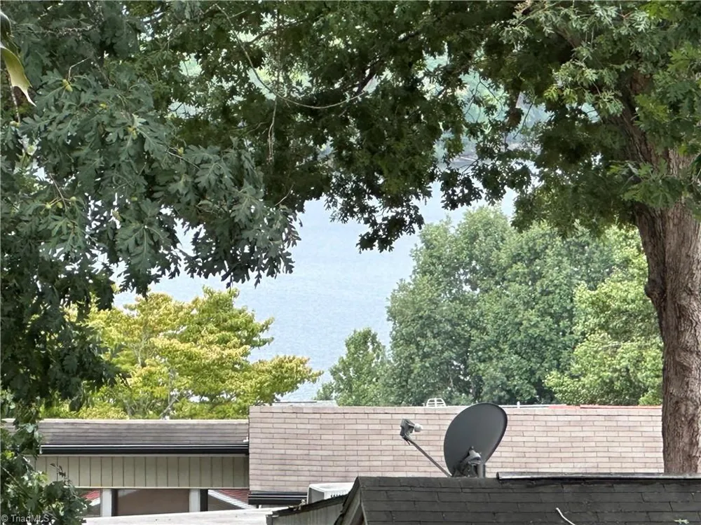 106 Deerfield Drive New London, NC 28127