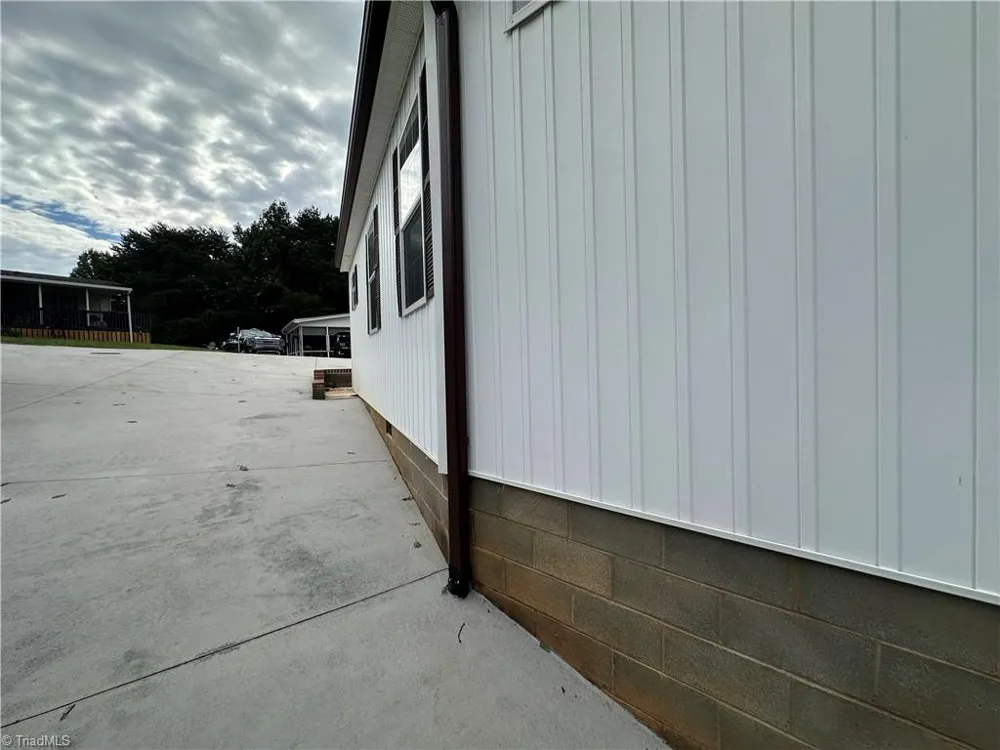 106 Deerfield Drive New London, NC 28127