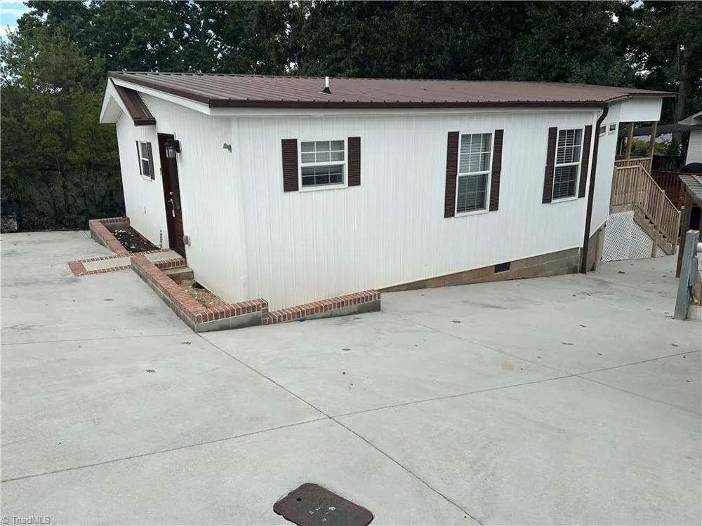 106 Deerfield Drive New London, NC 28127