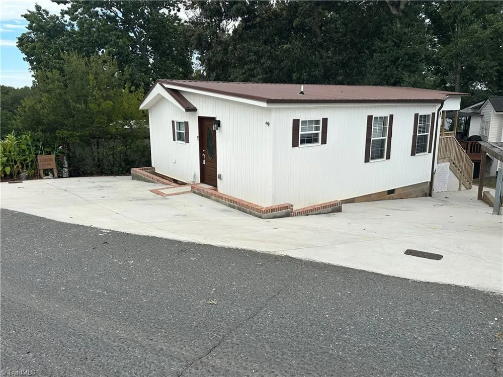 106 Deerfield Drive New London, NC 28127