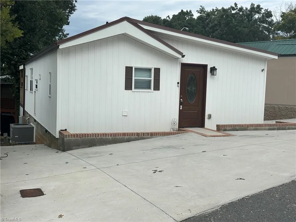 106 Deerfield Drive New London, NC 28127