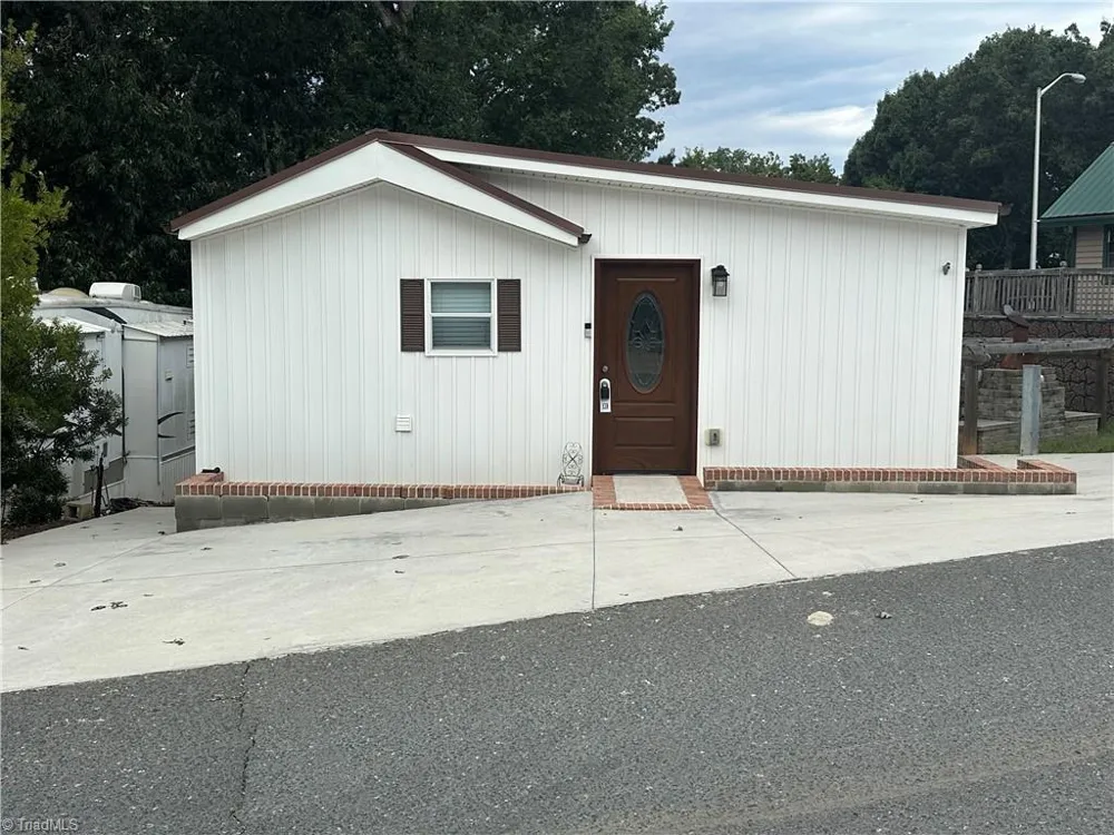 106 Deerfield Drive New London, NC 28127
