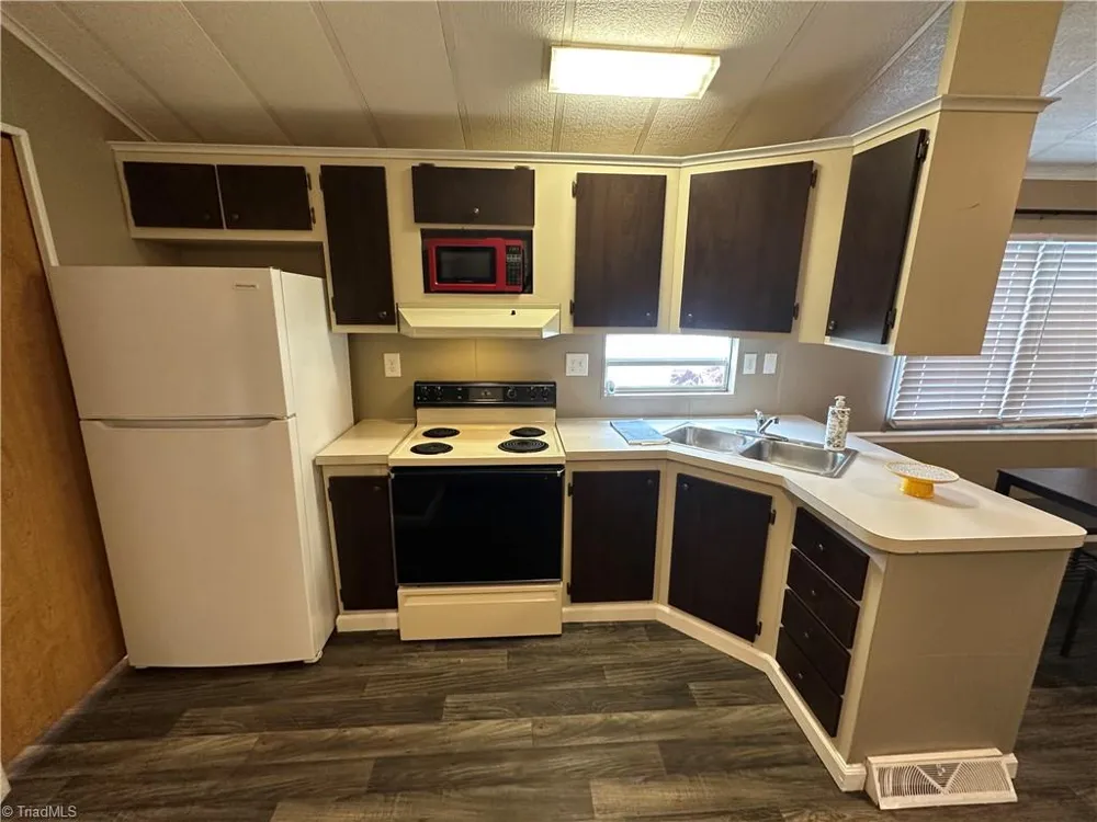106 Deerfield Drive New London, NC 28127