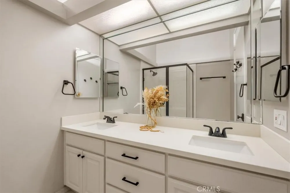 5151 Balboa #303 Encino, CA 91316
