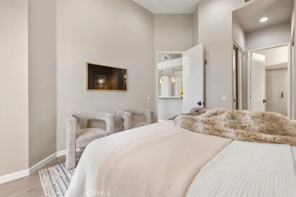 5151 Balboa #303 Encino, CA 91316