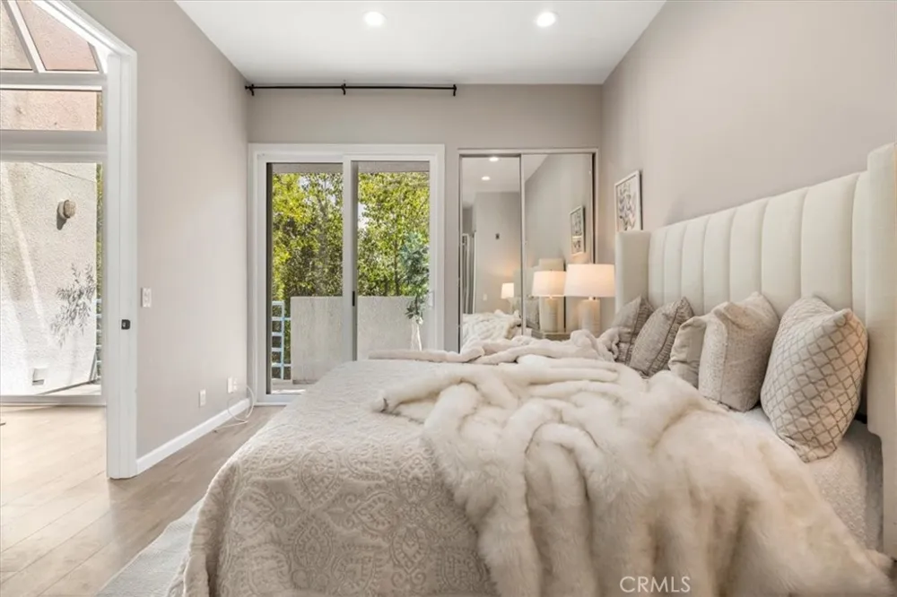 5151 Balboa #303 Encino, CA 91316