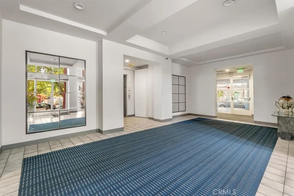 5151 Balboa #303 Encino, CA 91316