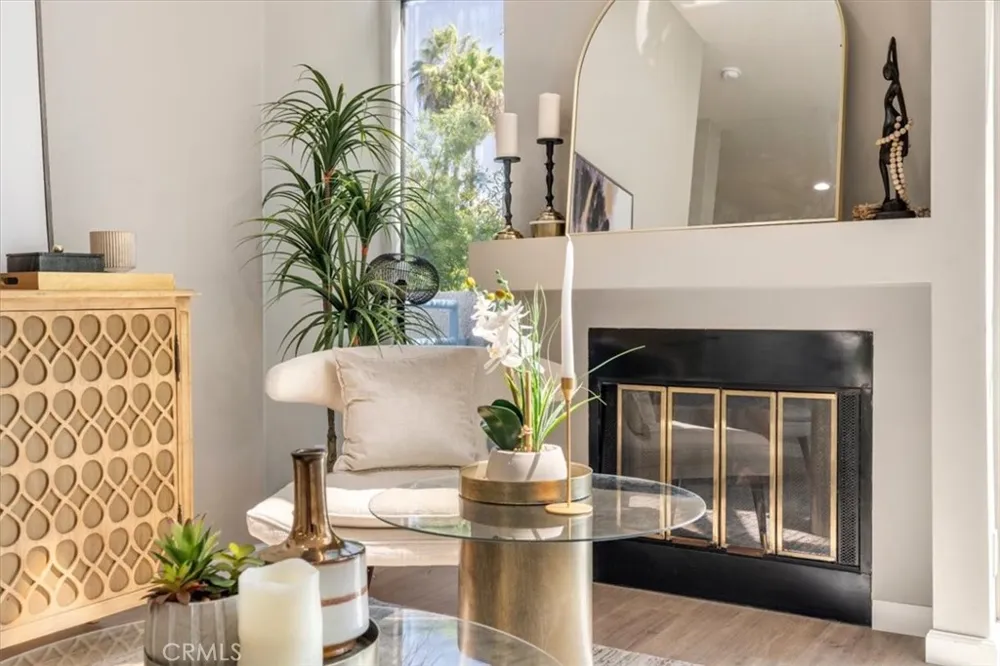 5151 Balboa #303 Encino, CA 91316