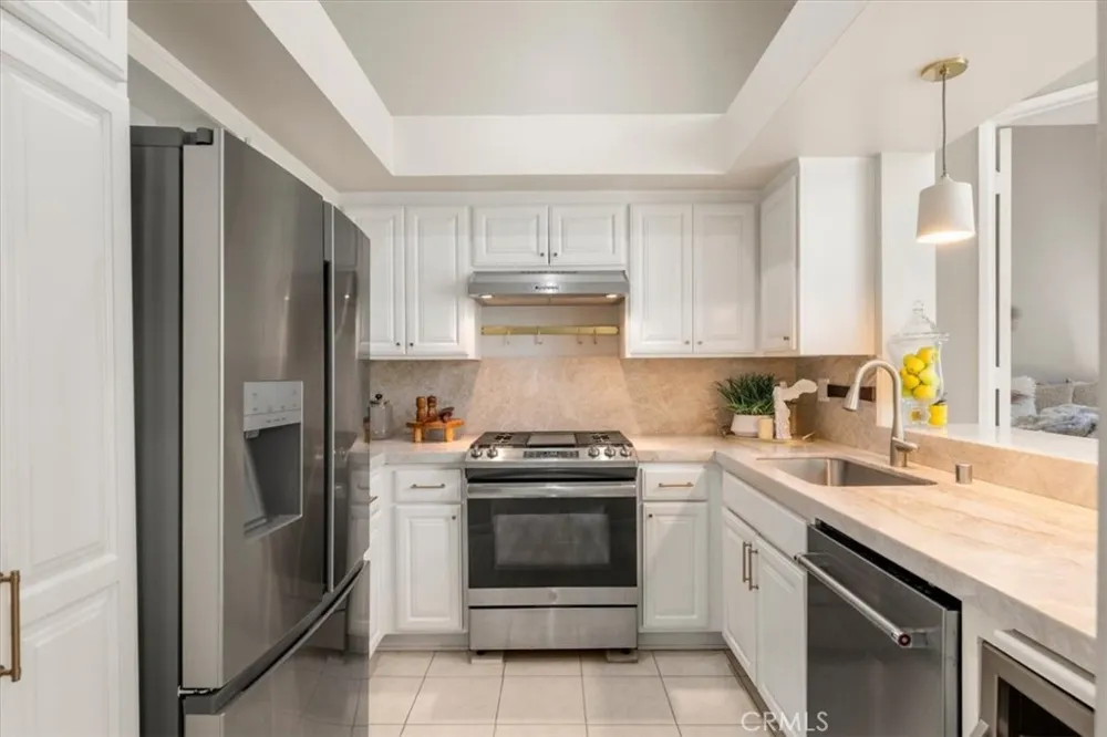 5151 Balboa #303 Encino, CA 91316