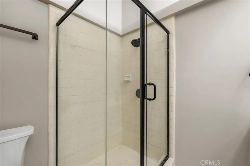 5151 Balboa #303 Encino, CA 91316