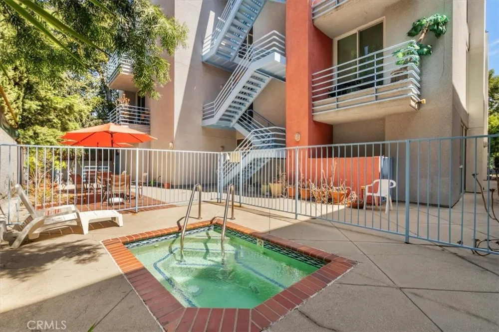 5151 Balboa #303 Encino, CA 91316