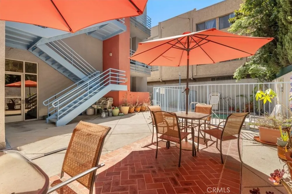 5151 Balboa #303 Encino, CA 91316