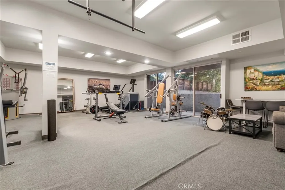 5151 Balboa #303 Encino, CA 91316