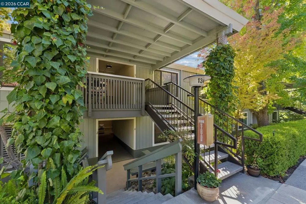 1349 Running Springs Rd #4 Walnut Creek, CA 94595
