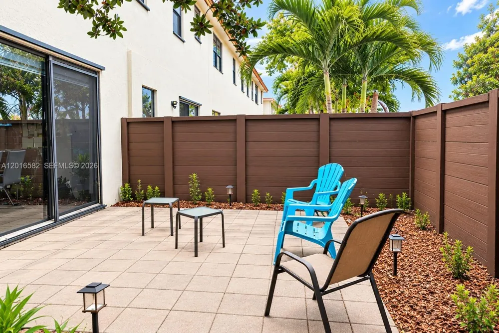 16012 NW 91st Ct Miami Lakes, FL 33018