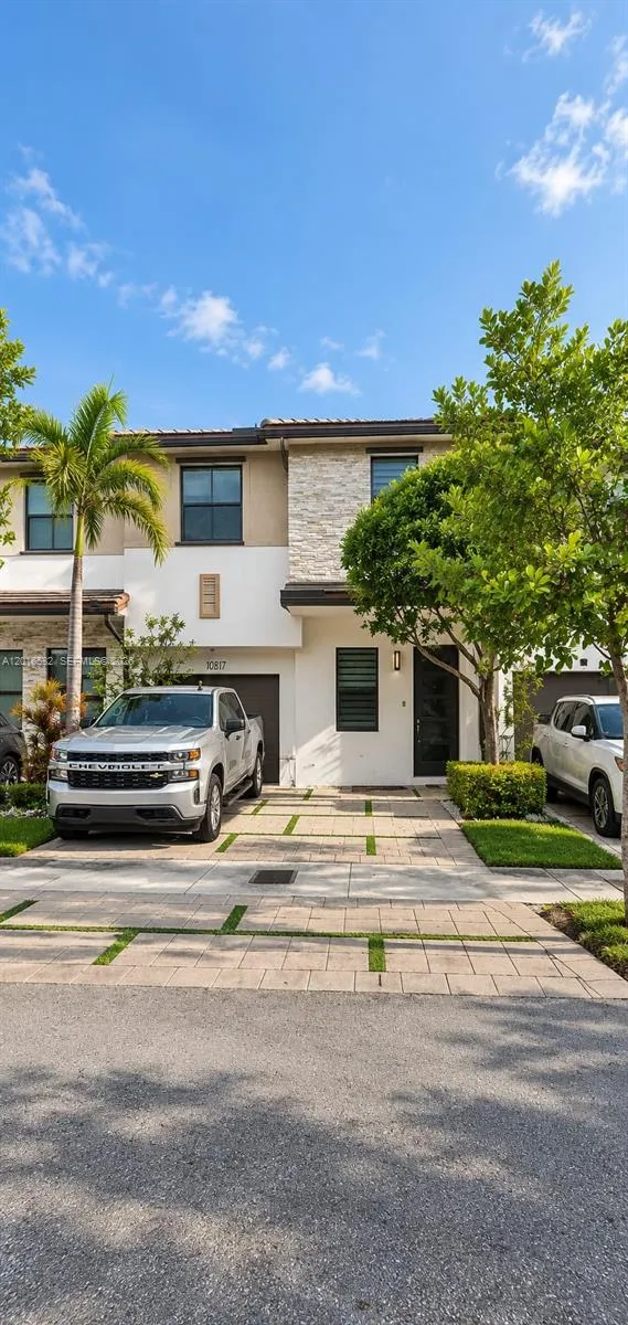 16012 NW 91st Ct Miami Lakes, FL 33018