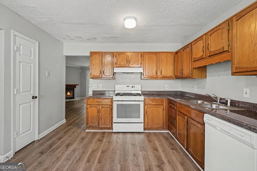 2058 Charter LN Lithonia, GA 30058
