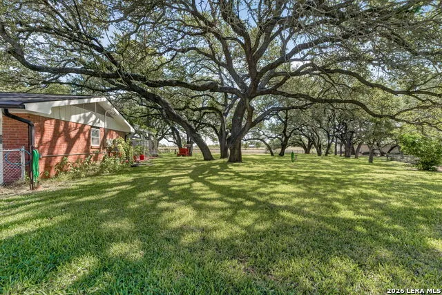1205 YELLOWSTONE ST Pleasanton, TX 78064