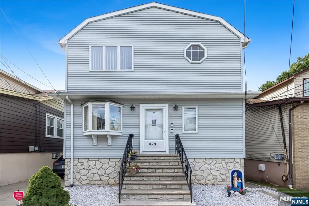 829 Roosevelt Avenue Secaucus, NJ 07094