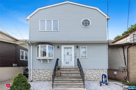 829 Roosevelt Avenue