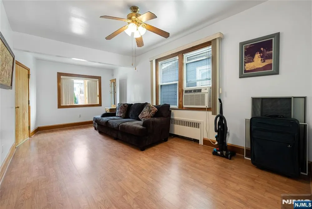 829 Roosevelt Avenue Secaucus, NJ 07094