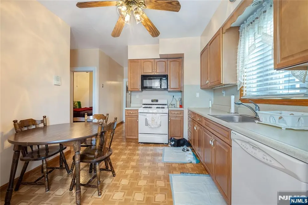 829 Roosevelt Avenue Secaucus, NJ 07094