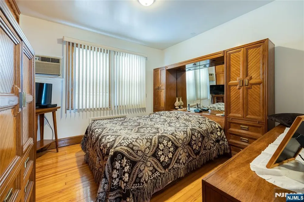 829 Roosevelt Avenue Secaucus, NJ 07094