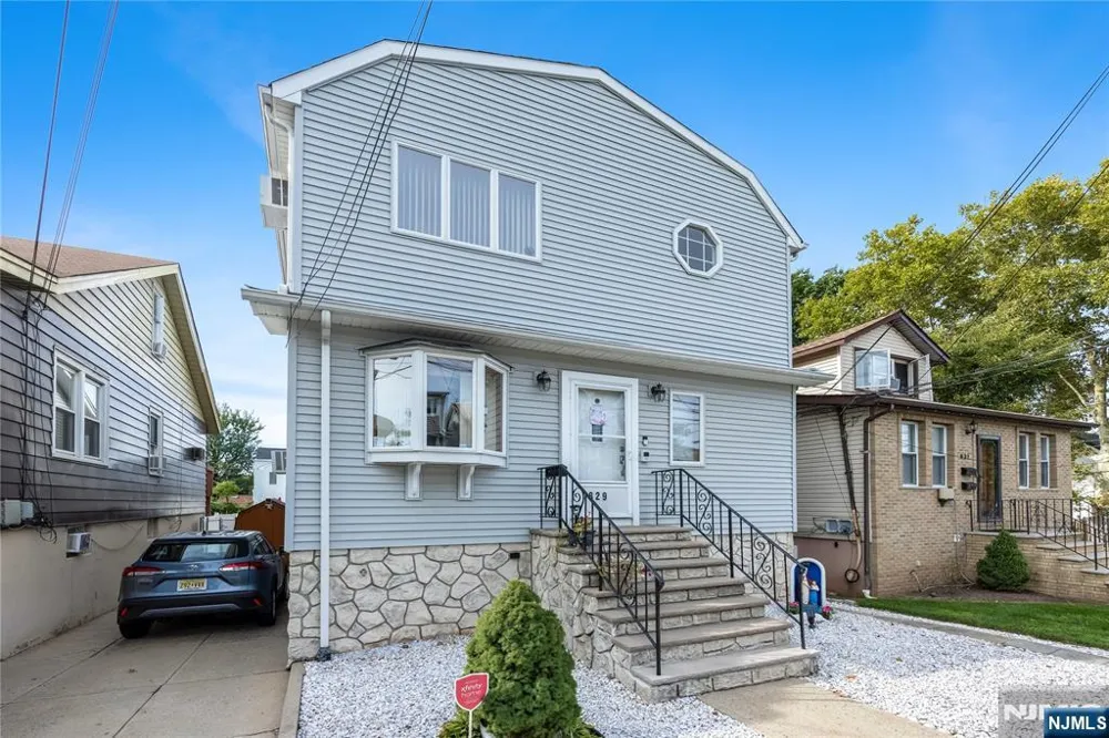 829 Roosevelt Avenue Secaucus, NJ 07094