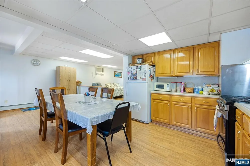 829 Roosevelt Avenue Secaucus, NJ 07094