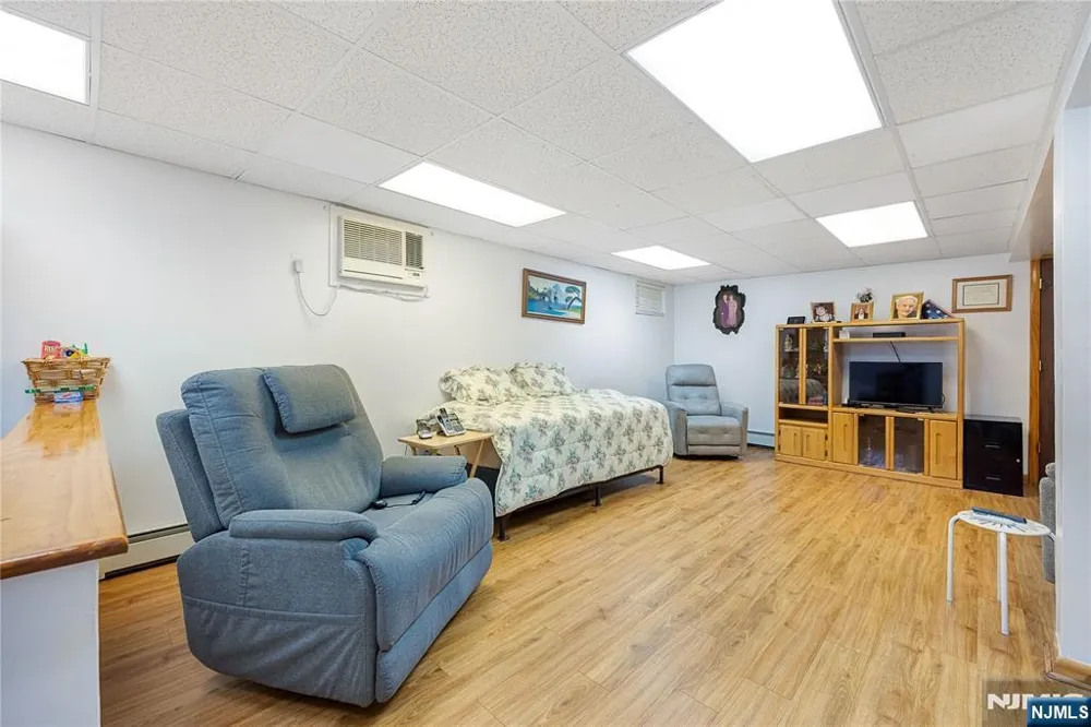 829 Roosevelt Avenue Secaucus, NJ 07094