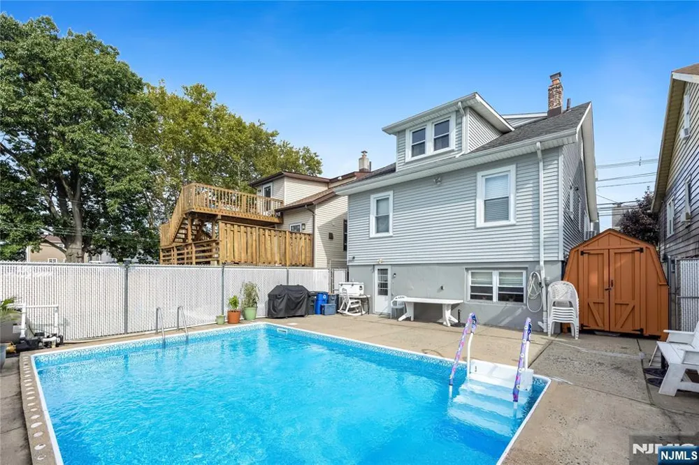 829 Roosevelt Avenue Secaucus, NJ 07094