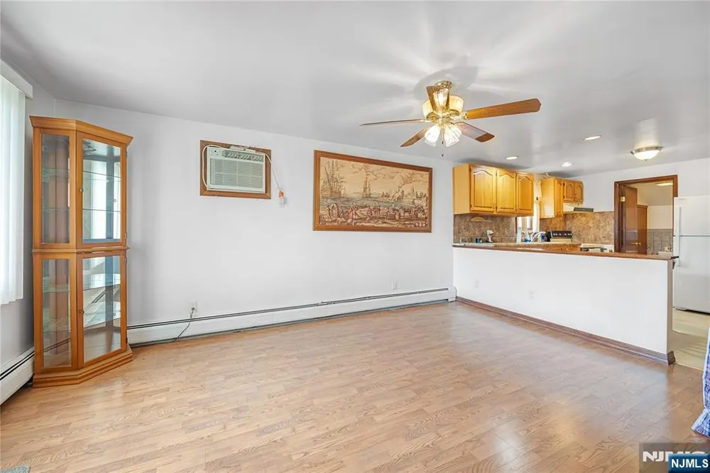 829 Roosevelt Avenue Secaucus, NJ 07094