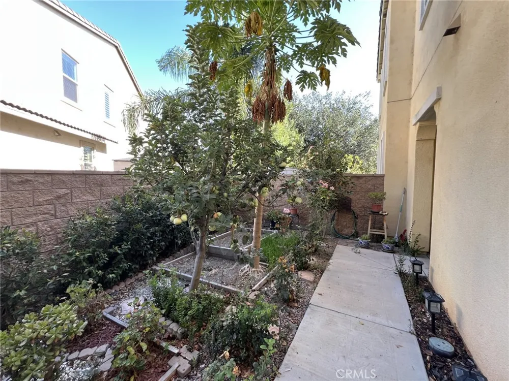 2782 E Thompson Ontario, CA 91762