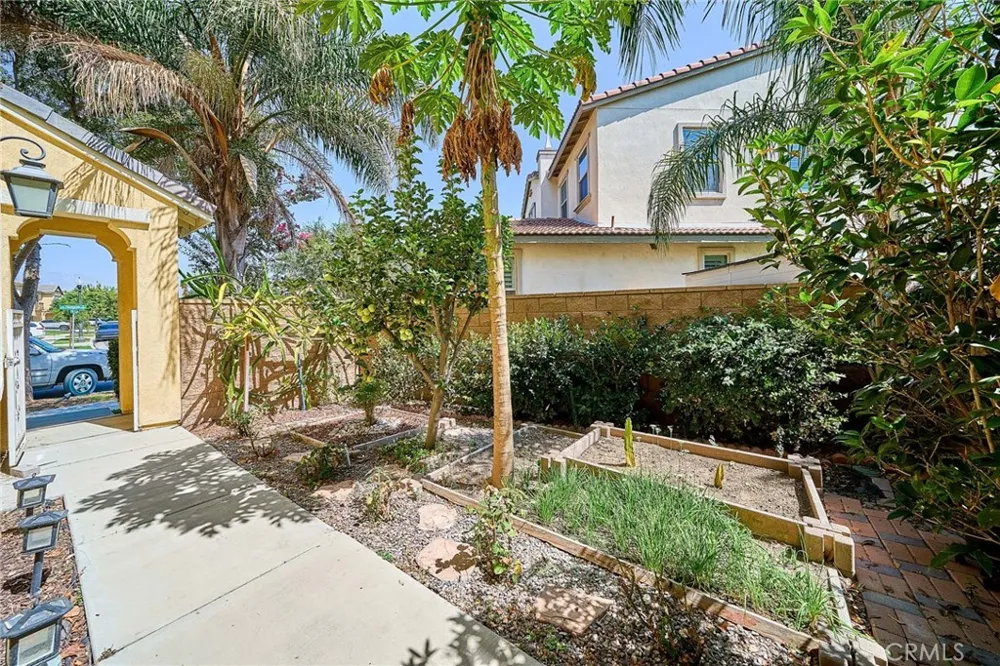 2782 E Thompson Ontario, CA 91762