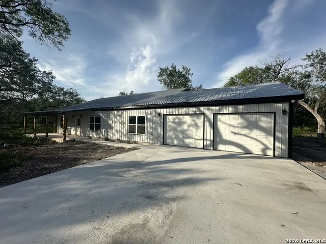 2379 COUNTY ROAD 185 Karnes City, TX 78118